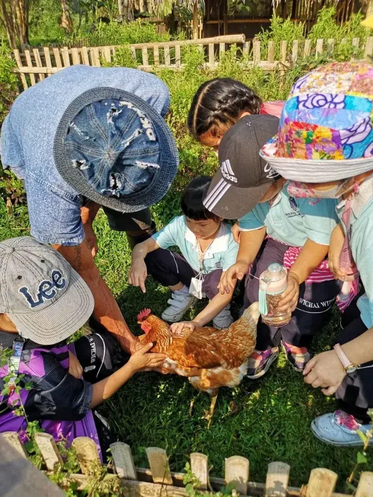 Family Painting at Hang Tueng Farm